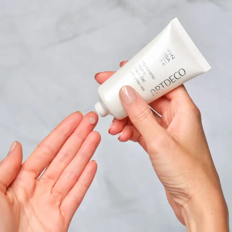 Hyaluronic Hydra Face Gel With Green Tea